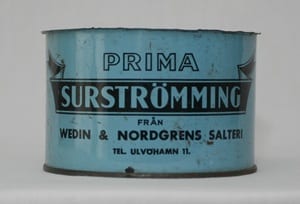 Burk med texten prima Surströmming från Wedin och Nordgrens salteri