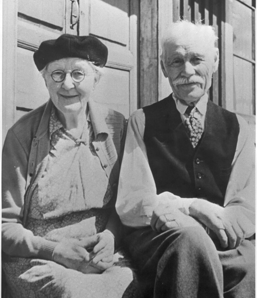 Bilden visar ett äldre par, en man och en kvinna